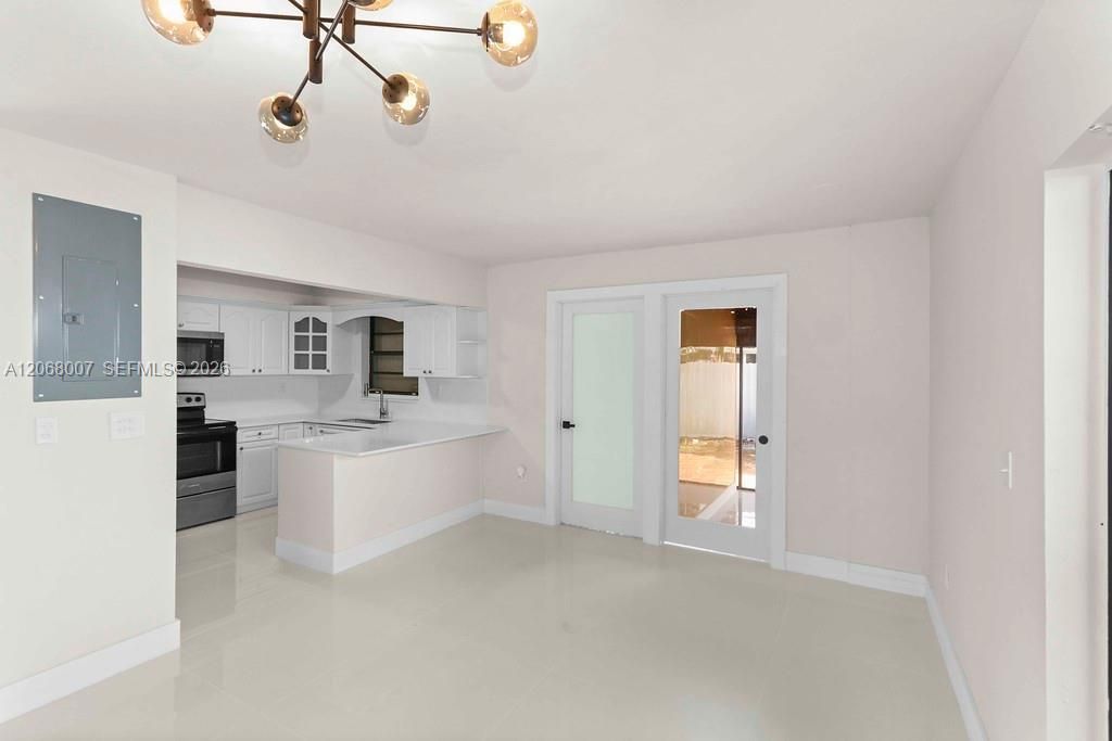 Active With Contract: $3,800 (4 beds, 2 baths, 1616 Square Feet)