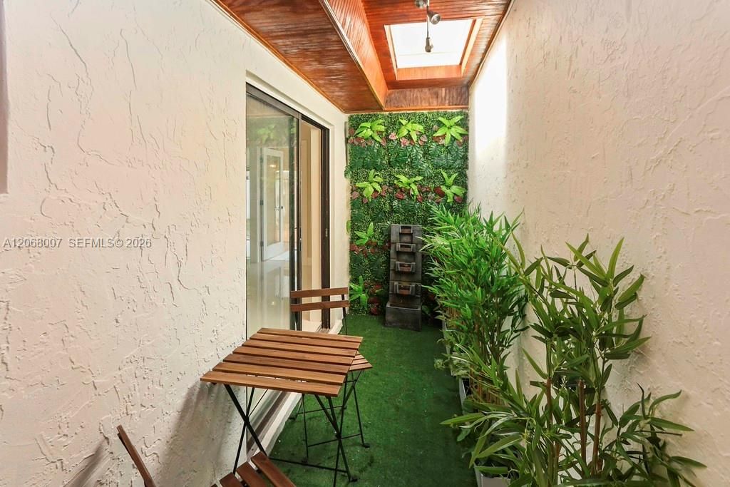 Active With Contract: $3,800 (4 beds, 2 baths, 1616 Square Feet)