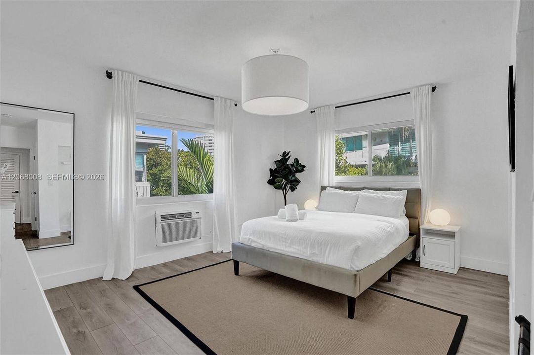 For Rent: $4,500 (2 beds, 2 baths, 1000 Square Feet)