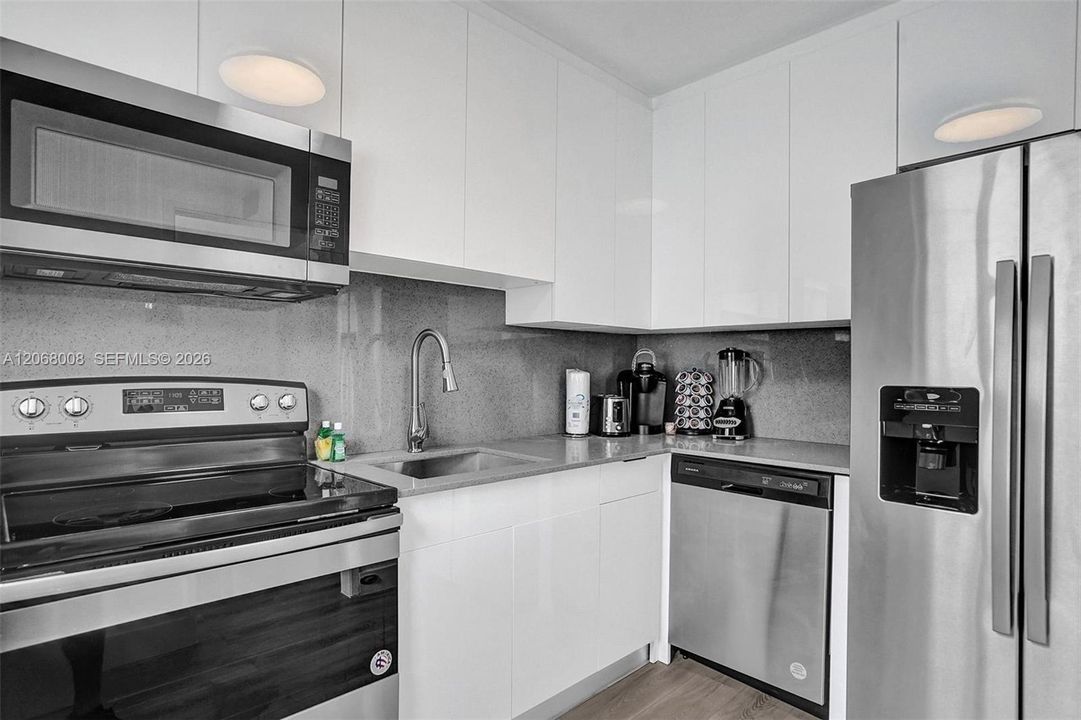 For Rent: $4,500 (2 beds, 2 baths, 1000 Square Feet)