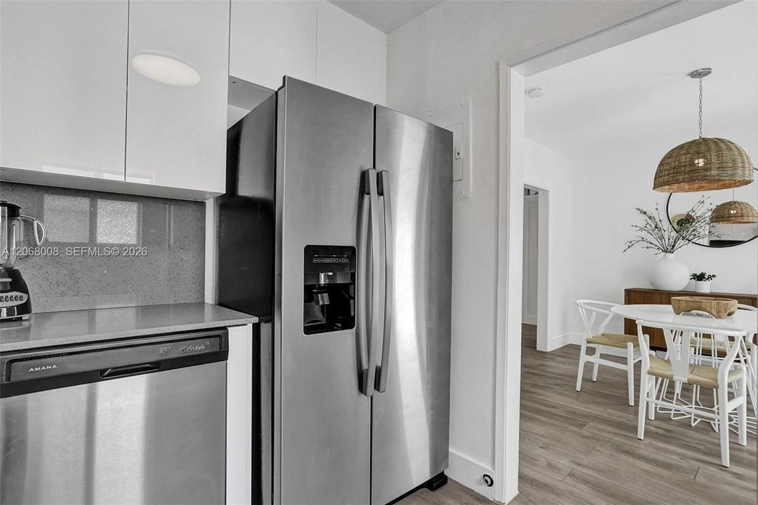 For Rent: $4,500 (2 beds, 2 baths, 1000 Square Feet)