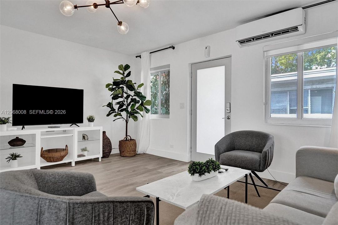 For Rent: $4,500 (2 beds, 2 baths, 1000 Square Feet)