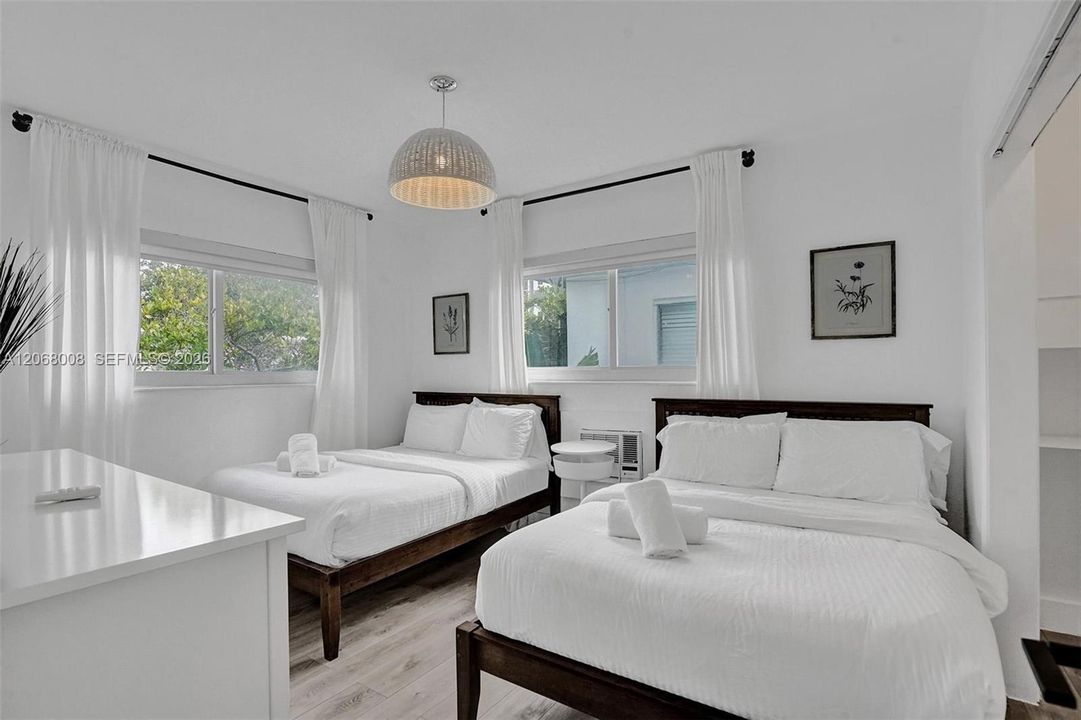 For Rent: $4,500 (2 beds, 2 baths, 1000 Square Feet)