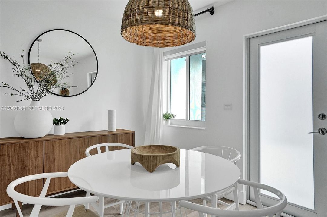 For Rent: $4,500 (2 beds, 2 baths, 1000 Square Feet)