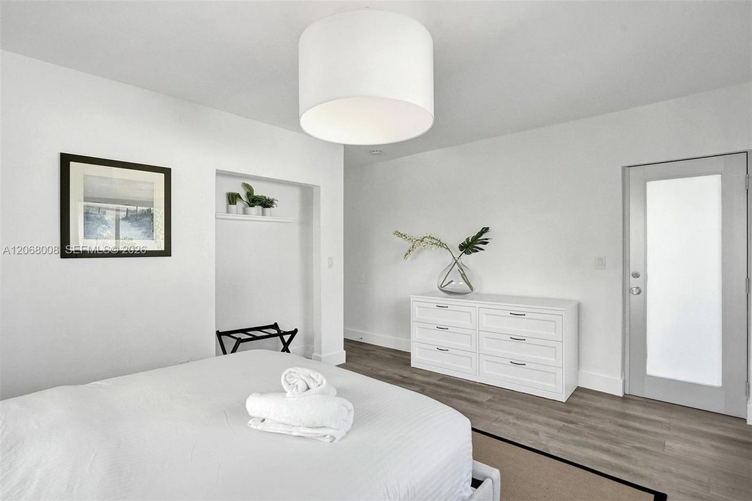 For Rent: $4,500 (2 beds, 2 baths, 1000 Square Feet)