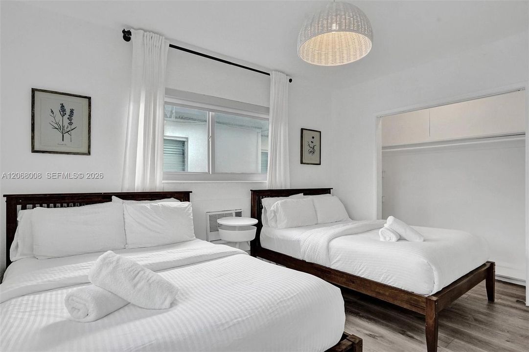 For Rent: $4,500 (2 beds, 2 baths, 1000 Square Feet)