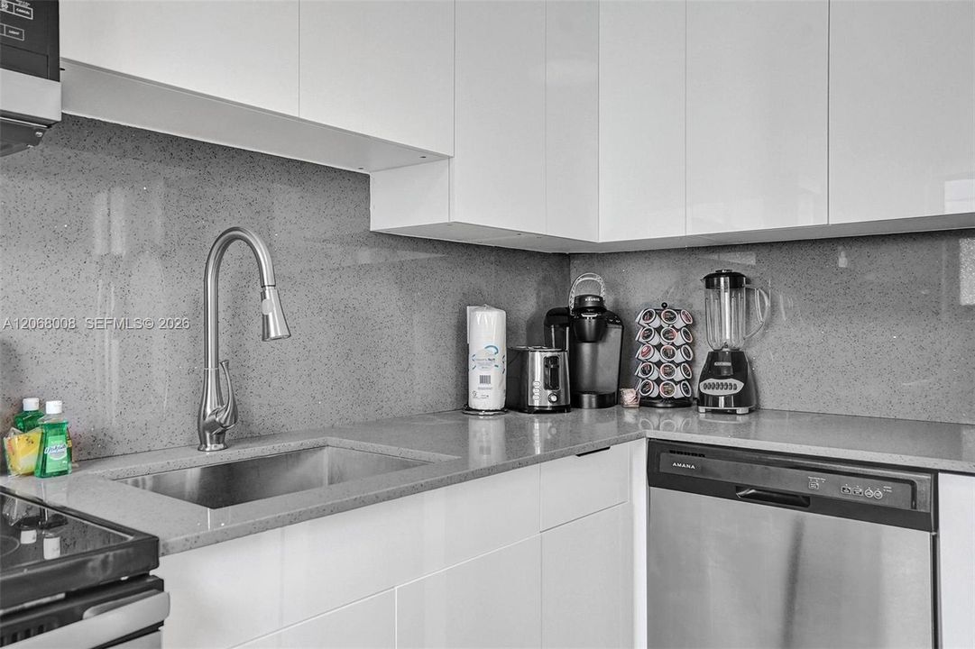 For Rent: $4,500 (2 beds, 2 baths, 1000 Square Feet)