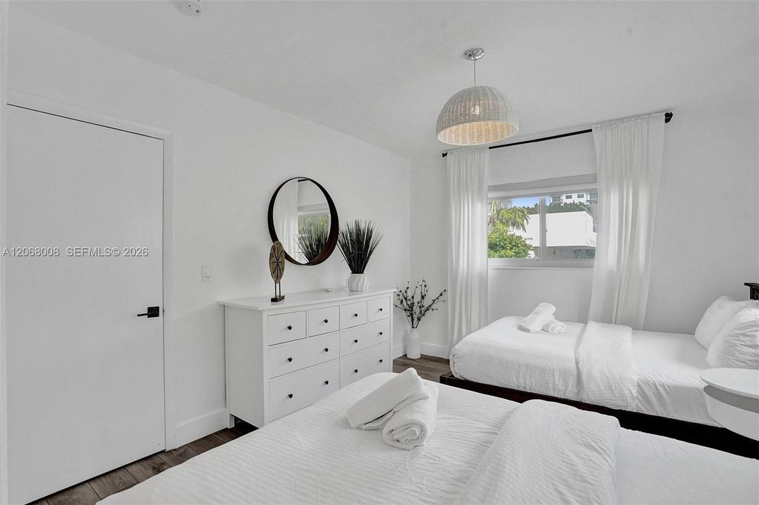 For Rent: $4,500 (2 beds, 2 baths, 1000 Square Feet)