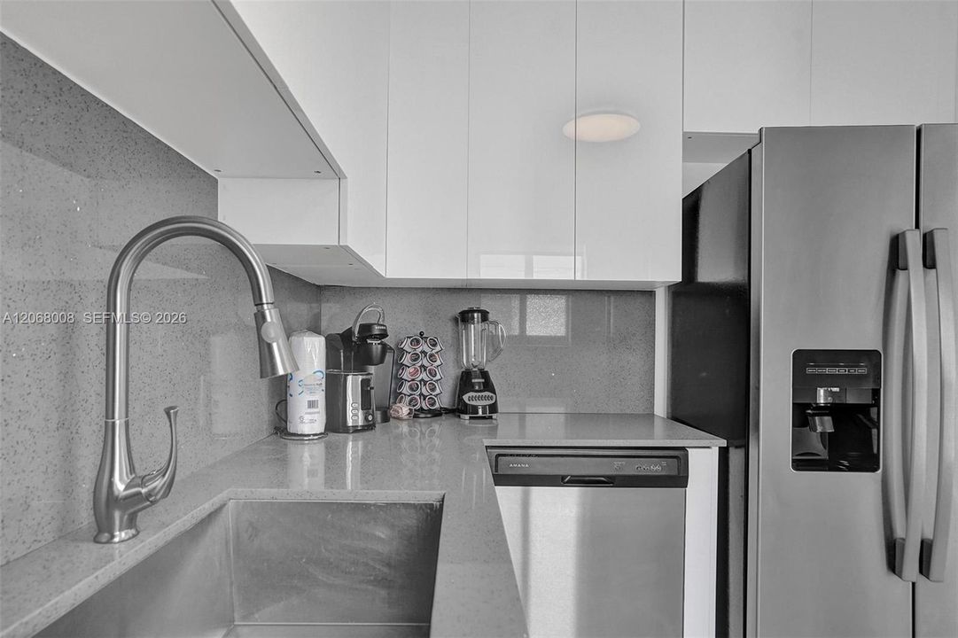 For Rent: $4,500 (2 beds, 2 baths, 1000 Square Feet)