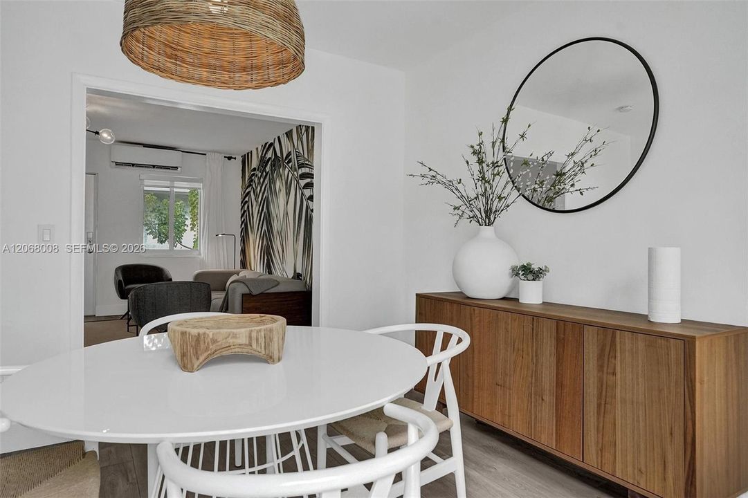 For Rent: $4,500 (2 beds, 2 baths, 1000 Square Feet)