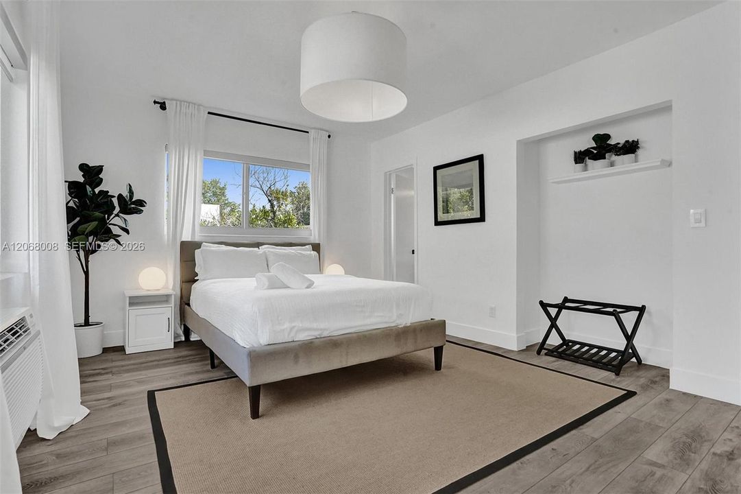 For Rent: $4,500 (2 beds, 2 baths, 1000 Square Feet)