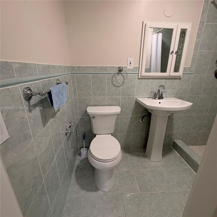 For Rent: $1,800 (1 beds, 1 baths, 550 Square Feet)