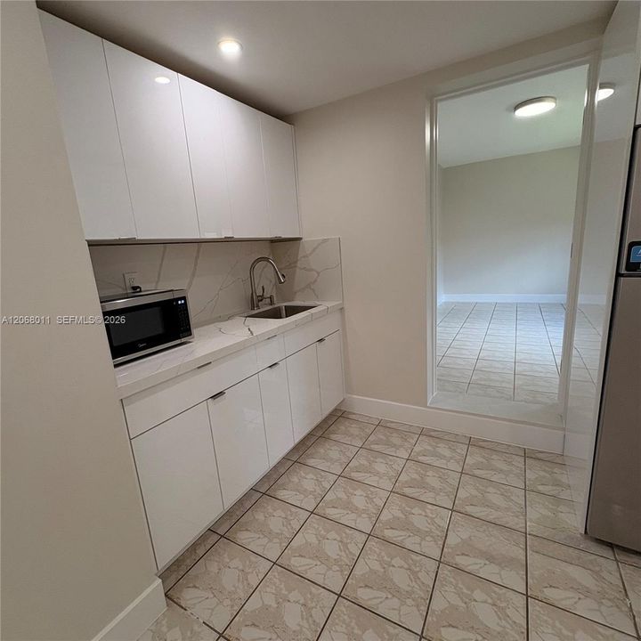 For Rent: $1,800 (1 beds, 1 baths, 550 Square Feet)