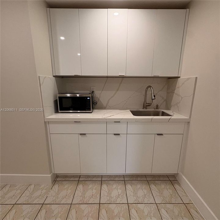 For Rent: $1,800 (1 beds, 1 baths, 550 Square Feet)