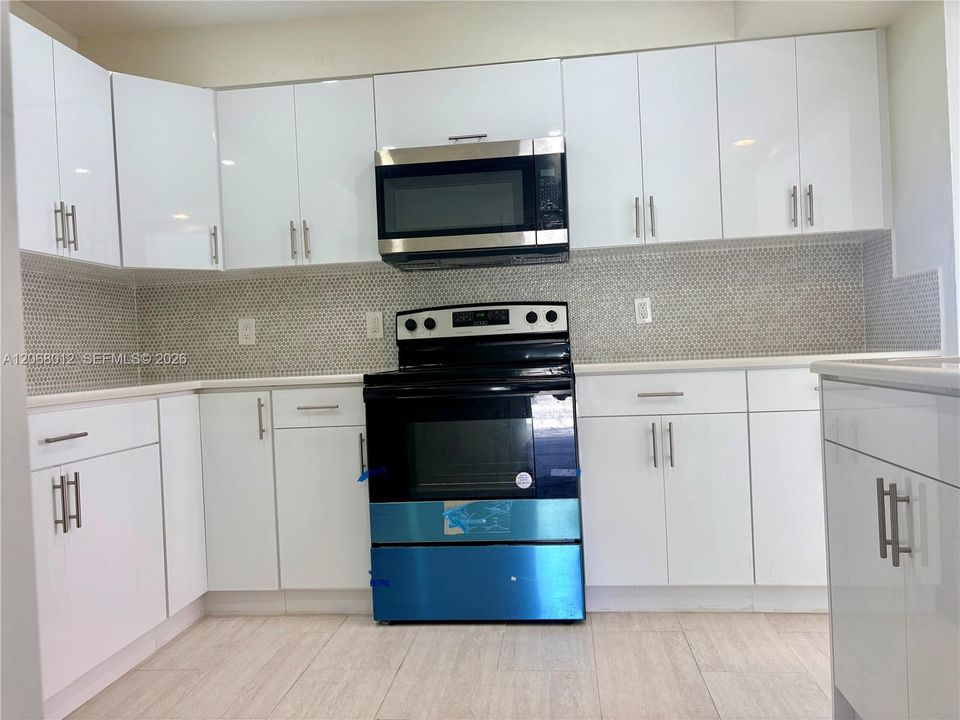На продажу: $415,000 (3 спален, 2 ванн, 1215 Квадратных фут)
