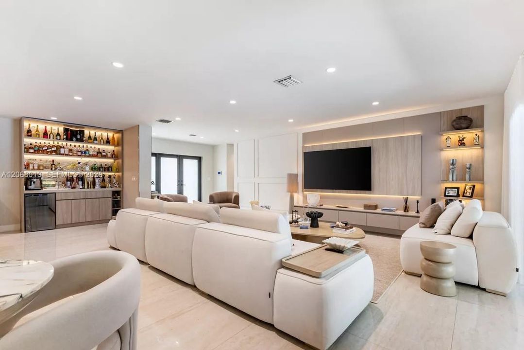 For Sale: $1,999,900 (4 beds, 4 baths, 2024 Square Feet)