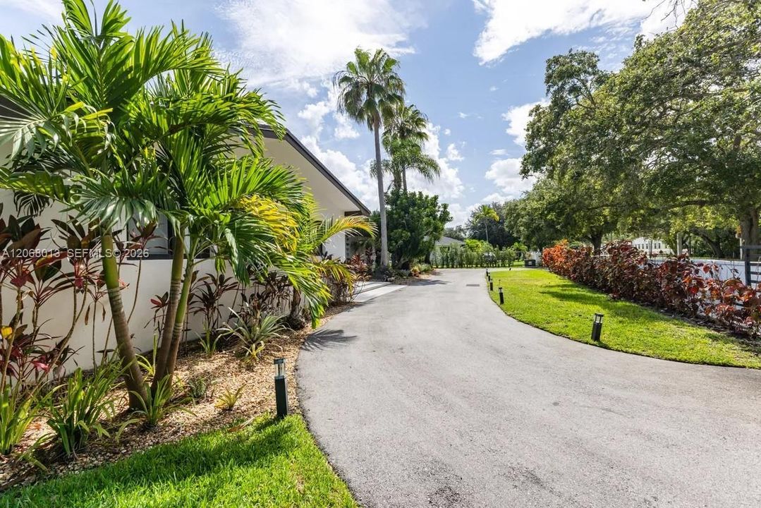 For Sale: $1,999,900 (4 beds, 4 baths, 2024 Square Feet)