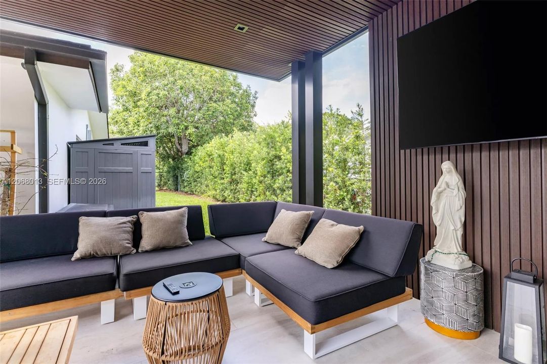 For Sale: $1,999,900 (4 beds, 4 baths, 2024 Square Feet)