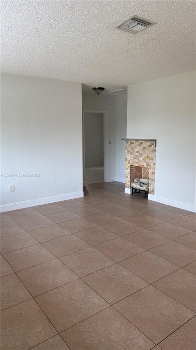 В аренду: $3,600 (3 спален, 2 ванн, 1455 Квадратных фут)