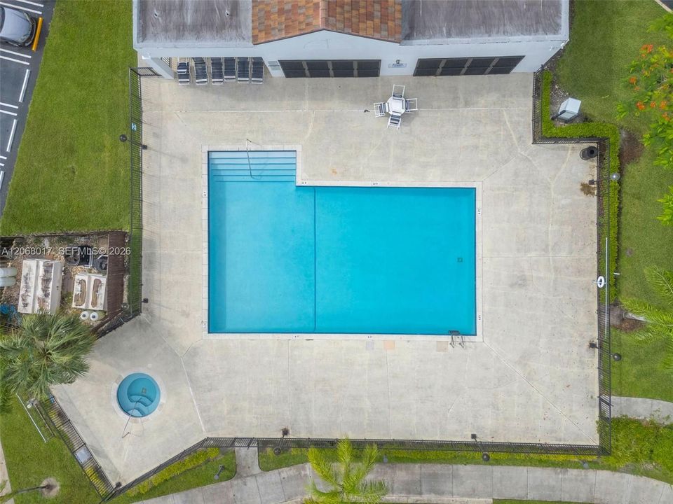 На продажу: $200,000 (2 спален, 2 ванн, 890 Квадратных фут)