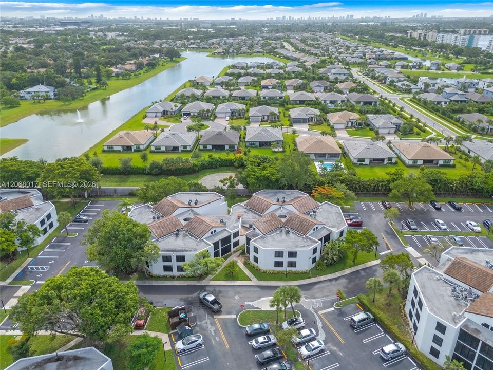 На продажу: $200,000 (2 спален, 2 ванн, 890 Квадратных фут)
