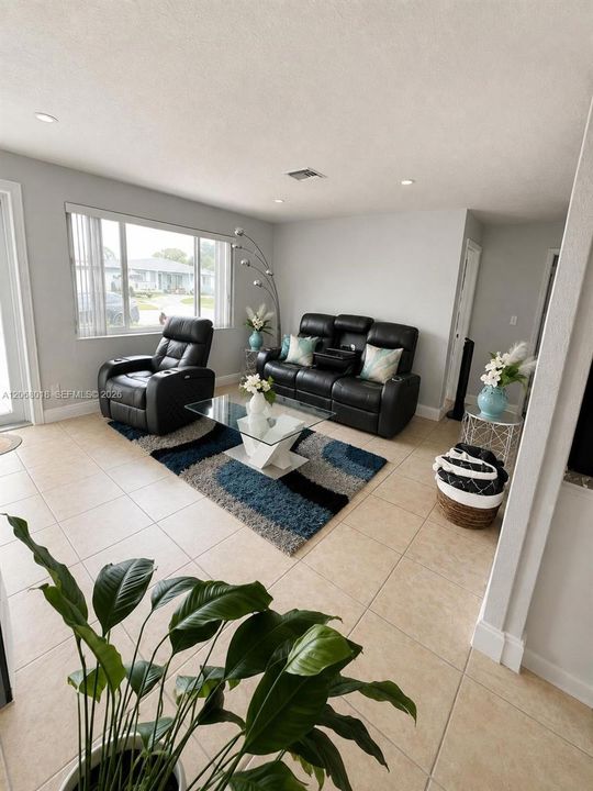 For Sale: $515,000 (3 beds, 2 baths, 1130 Square Feet)