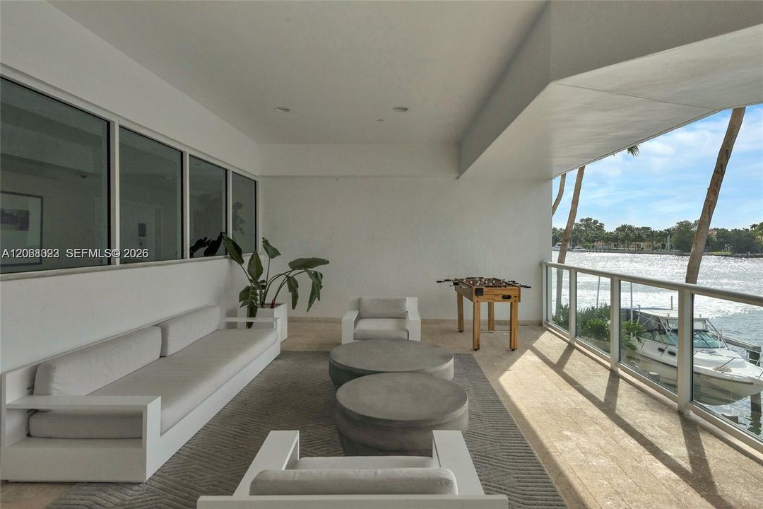 Activo con contrato: $6,950 (3 camas, 2 baños, 1180 Pies cuadrados)