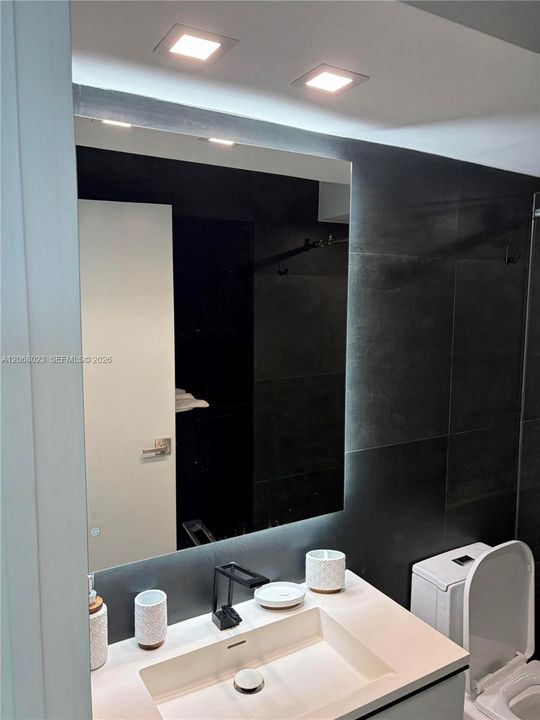 Activo con contrato: $6,950 (3 camas, 2 baños, 1180 Pies cuadrados)