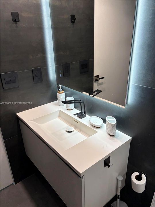 Activo con contrato: $6,950 (3 camas, 2 baños, 1180 Pies cuadrados)
