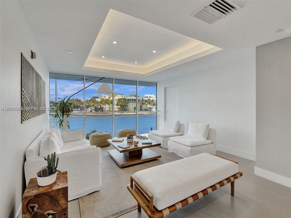 Activo con contrato: $6,950 (3 camas, 2 baños, 1180 Pies cuadrados)