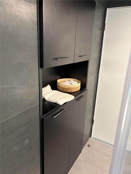 Activo con contrato: $6,950 (3 camas, 2 baños, 1180 Pies cuadrados)