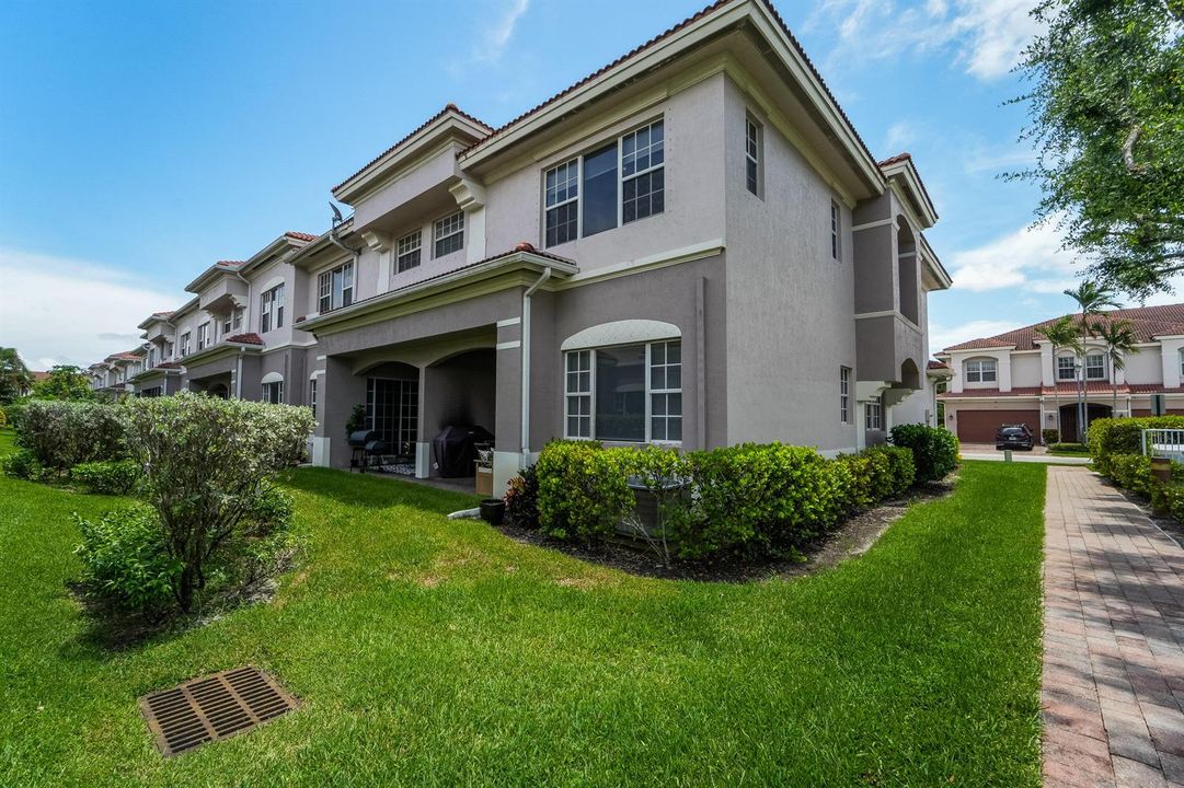 Carriage pointe-14