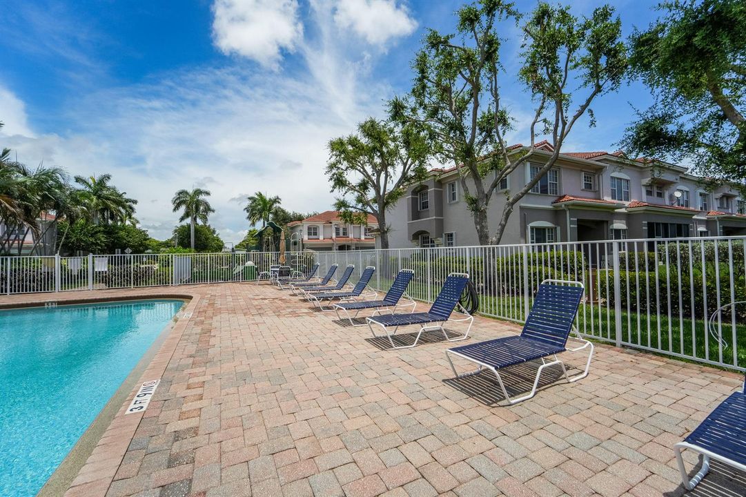 Carriage pointe-10