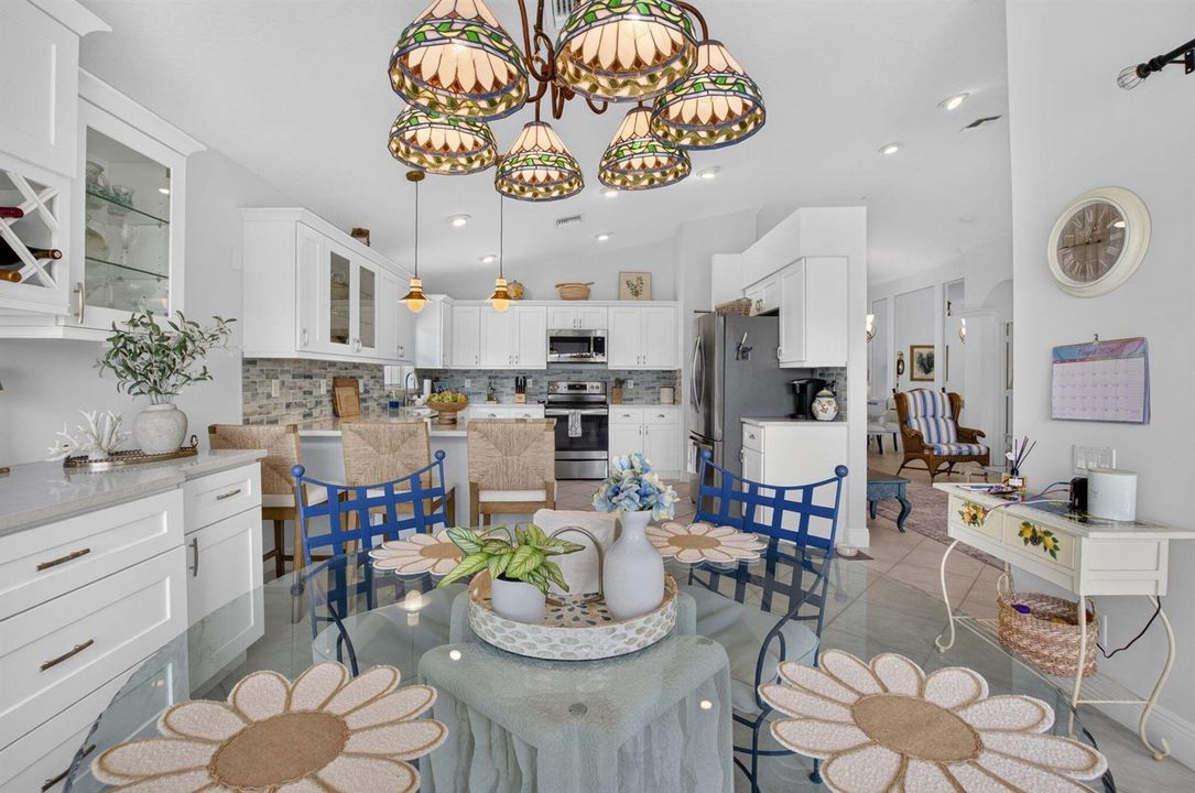 Kitchen & breakfast area