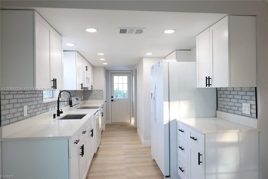 For Sale: $346,200 (4 beds, 3 baths, 1712 Square Feet)