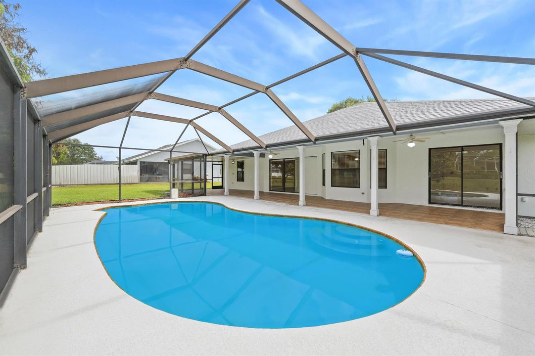 Screened pool
