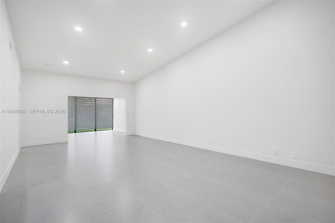 For Sale: $725,000 (3 beds, 2 baths, 1354 Square Feet)