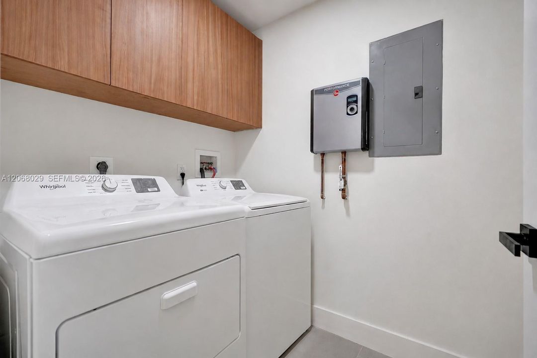 For Sale: $725,000 (3 beds, 2 baths, 1354 Square Feet)