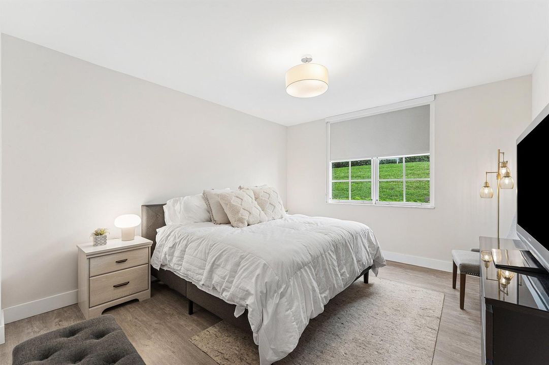 024-11770SaintAndrewsPlace-102-Wellingto