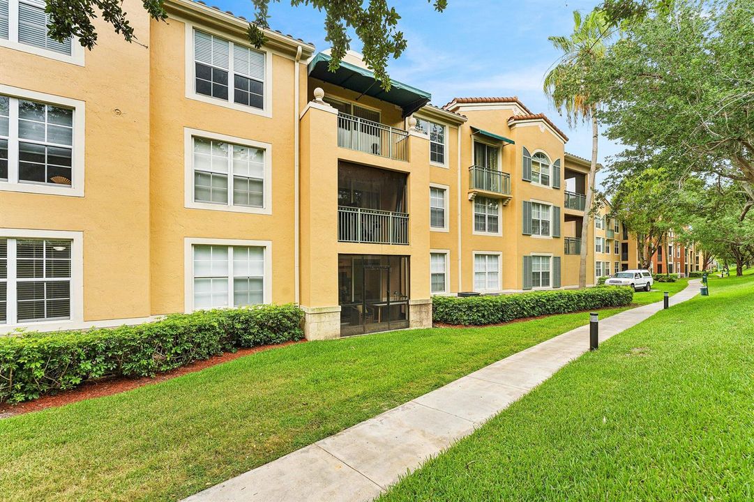 034-11770SaintAndrewsPlace-102-Wellingto