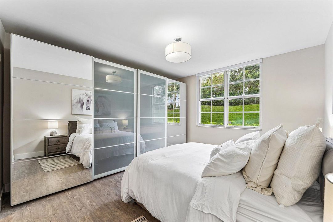 019-11770SaintAndrewsPlace-102-Wellingto