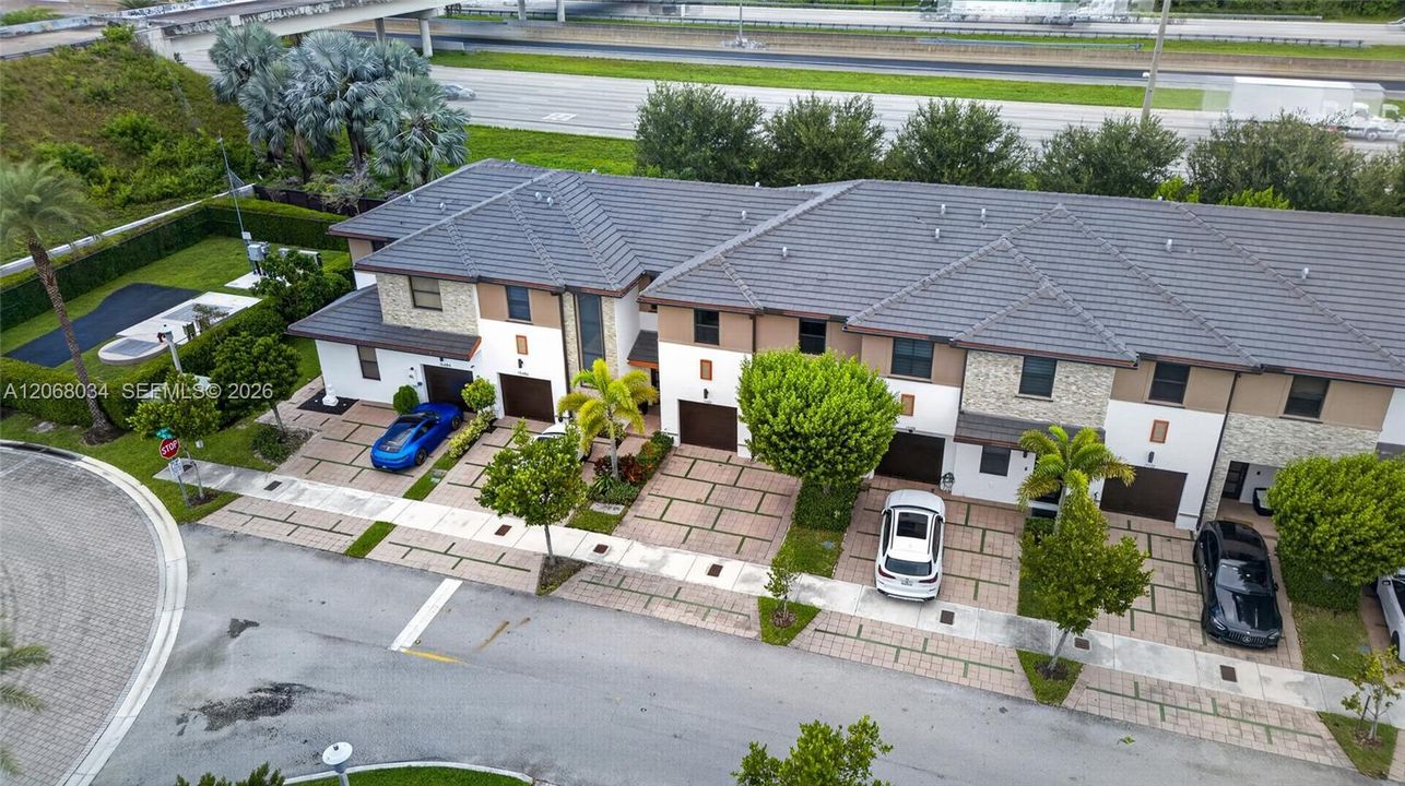 En Venta: $570,000 (3 camas, 2 baños, 1743 Pies cuadrados)