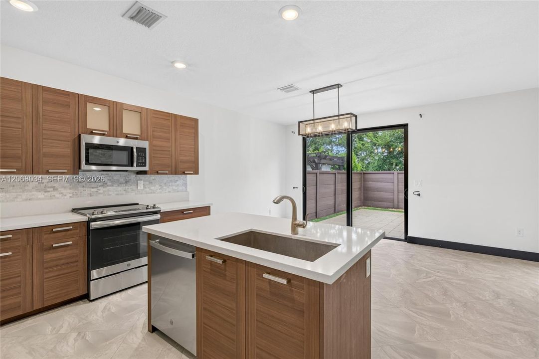 En Venta: $570,000 (3 camas, 2 baños, 1743 Pies cuadrados)