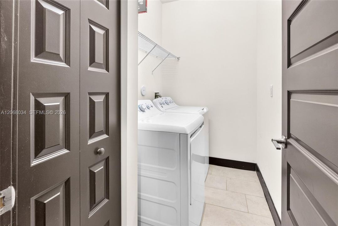 En Venta: $570,000 (3 camas, 2 baños, 1743 Pies cuadrados)