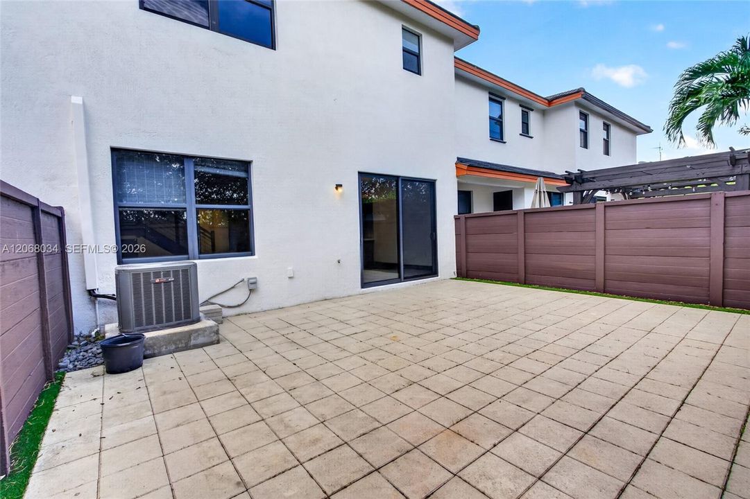 En Venta: $570,000 (3 camas, 2 baños, 1743 Pies cuadrados)