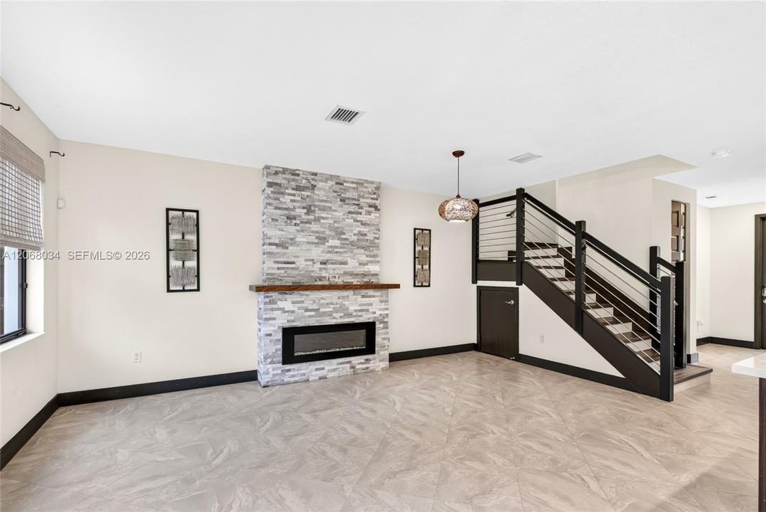 En Venta: $570,000 (3 camas, 2 baños, 1743 Pies cuadrados)