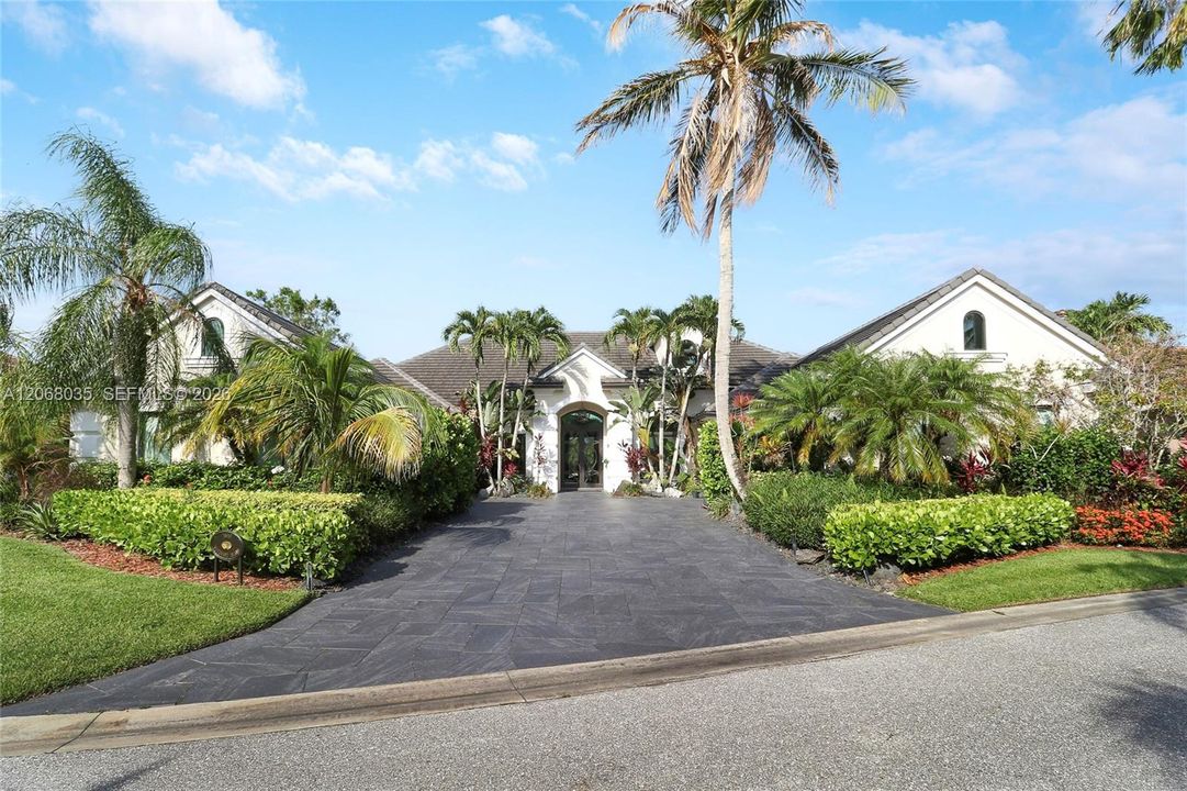 En Venta: $4,798,999 (4 camas, 5 baños, 4650 Pies cuadrados)