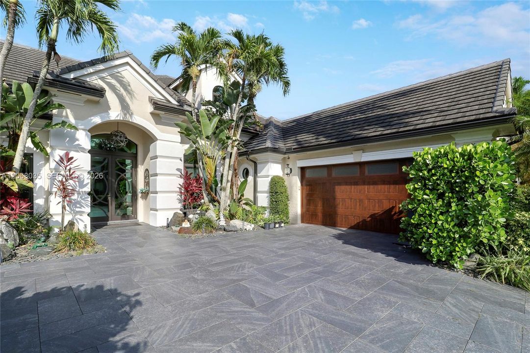 En Venta: $4,798,999 (4 camas, 5 baños, 4650 Pies cuadrados)