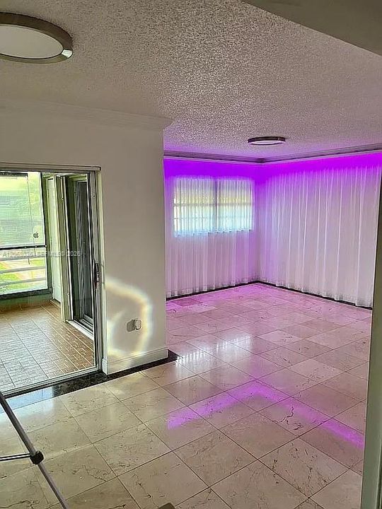 For Sale: $289,000 (1 beds, 1 baths, 767 Square Feet)
