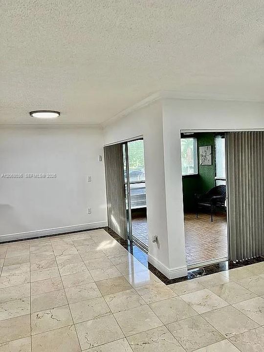 For Sale: $289,000 (1 beds, 1 baths, 767 Square Feet)